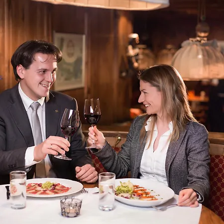 沃吉内尔特劳贝酒店 酒店 4*